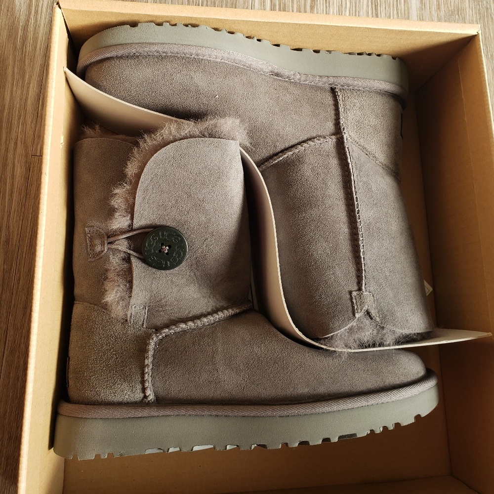 NIB UGG BAILEY BUTTON II BOOT - Picture 2 of 6
